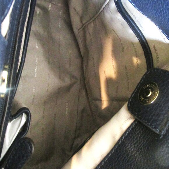 Michael Kors (Kip) New Leather Large Bucket Handbag - Picture 8 of 10